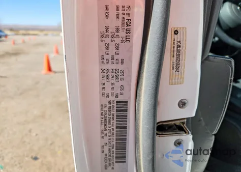 2016 Jeep Compass Latitude z USA, uszkodzony, nr VIN 1C4NJDEB9GD663543